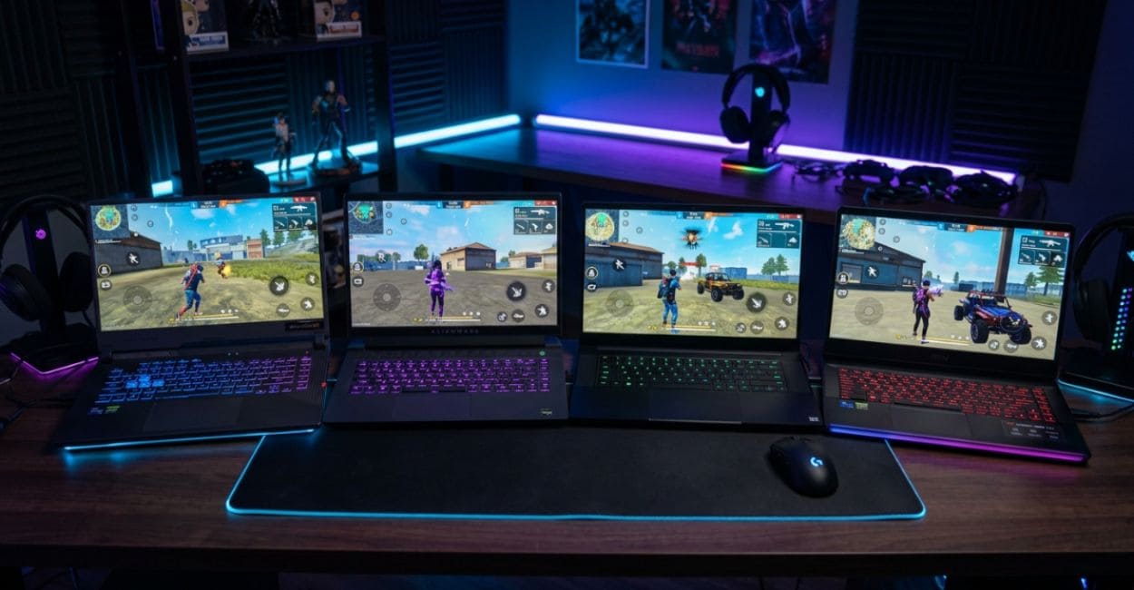 Vários notebooks para Free Fire abertos lado a lado em um setup gamer com iluminação neon azul e roxa