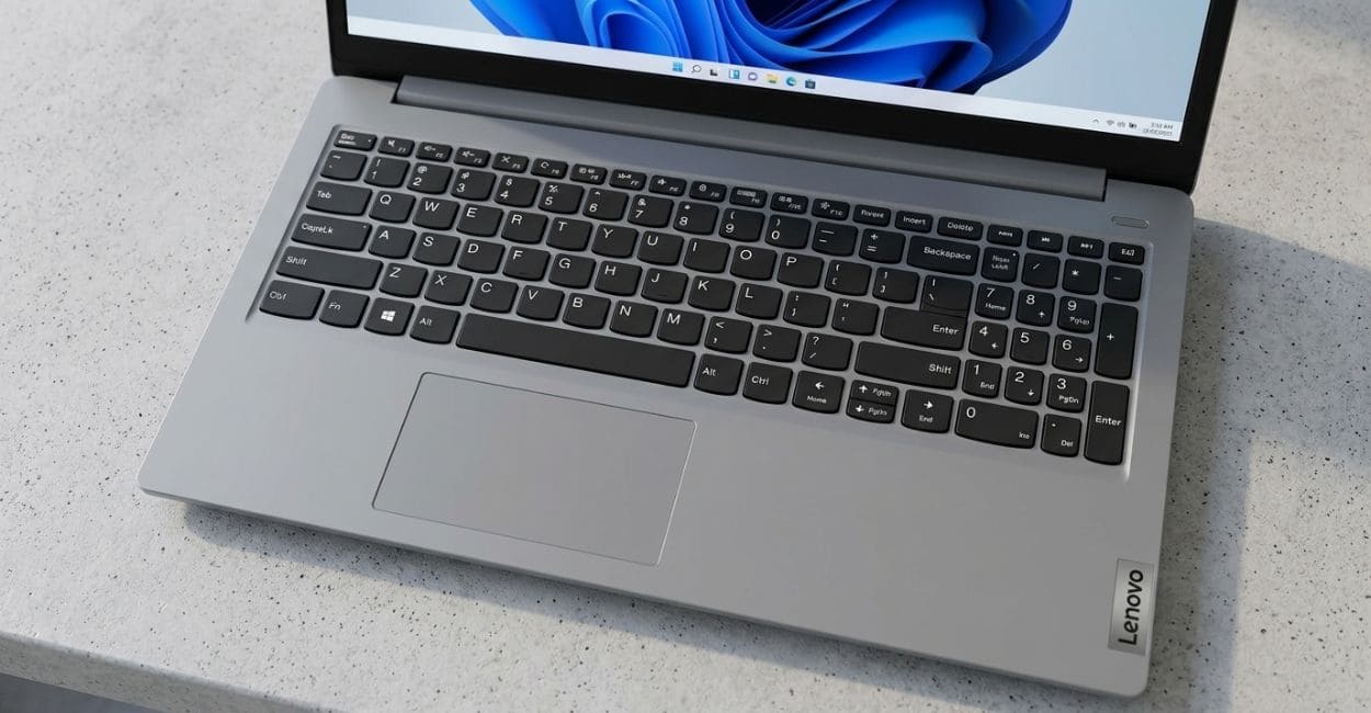 Teclado com bloco numérico e touchpad do Lenovo IdeaPad 1 15AMN7